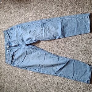 American Eagle high-rise Mom Jean. Size 6.